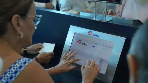 El sistema de encuesta digital se ubica en la última sala de espera del Aeropuerto Internacional de Mérida