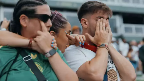 Los asistente al Tomorrowland vivieron un momento de angustia, aunque el show continúa. Los asistente al Tomorrowland vivieron un momento de angustia, aunque el show continúa.