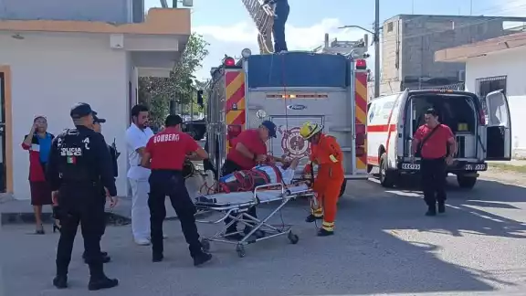 Afortunadamente el hombre solo sufrió algunas heridas en su cuerpo Afortunadamente el hombre solo sufrió algunas heridas en su cuerpo