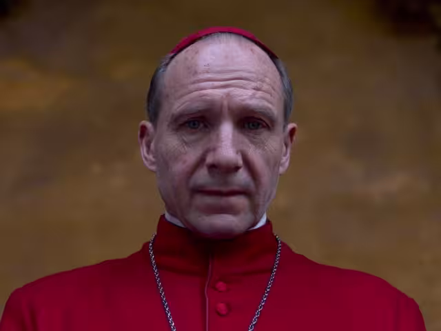 La serie narra la forma en la que se elige a un Papa