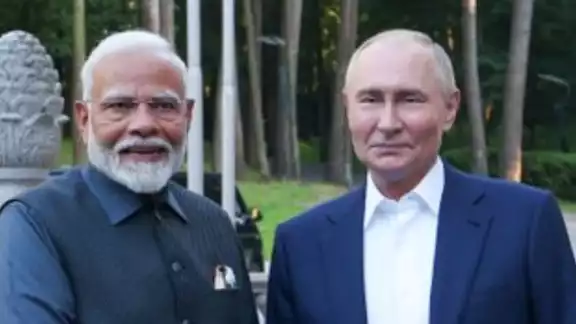 Narendra Modi, primer ministro de India realiza una visita a Rusia donde se reunió con el presidente Vladimir Putin