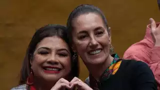 Presidente López Obrador recomienda a Sheinbaum y Brugada continuar con conferencias mañaneras para fortalecer la autoridad