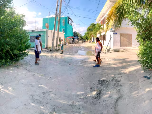 El objetivo es cuidar la imagen de la isla y garantizar que las vialidades estén en condiciones para las vacaciones decembrinas