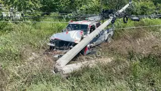 Se salvó de milagro: Conductor sufre accidente y termina incrustado en una zanja en la carretera federal 307 