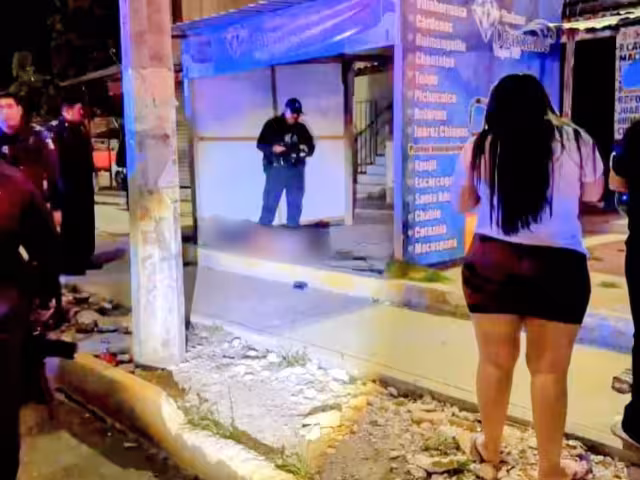 Vecinos de Villas Otoch Paraíso detuvieron y golpearon a un presunto ladrón.