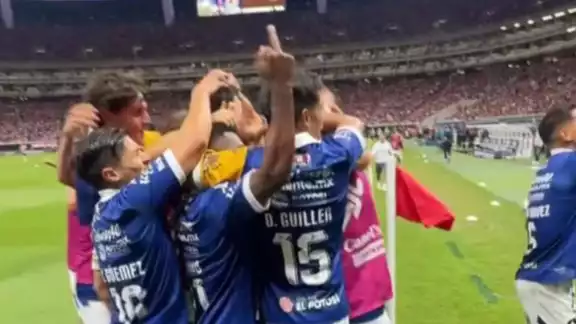 El momento de la polémica señal El momento de la polémica señal