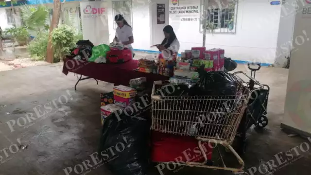 En el centro de acopio del DIF de la región 94 familias comenzaron a dejar alimentos y otros productos