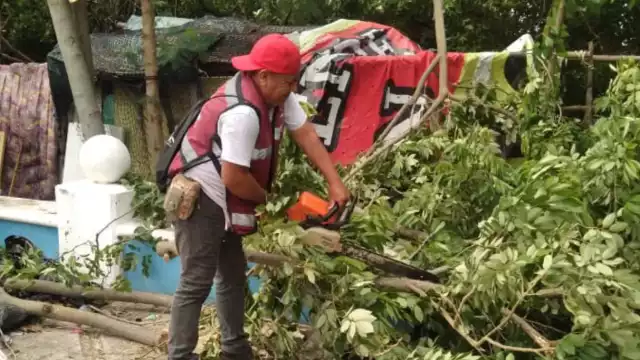 La Gobernadora, Layda Sansores, informa la suspensión de clases en Campeche por el huracán Milton.