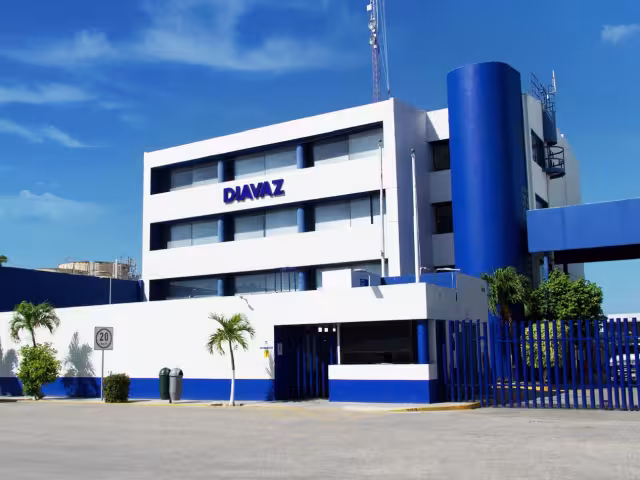 Empresarios de Carmen y Campeche enfrentan crisis por los impagos de PEMEX desde 2022.