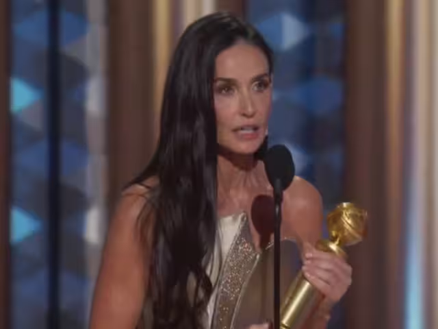 Demi Moore da emocional discurso tras ganar en los Globo de Oro.