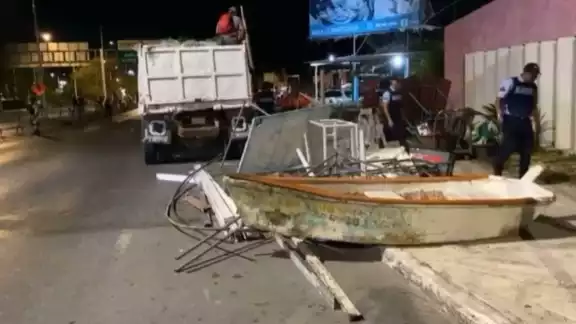 Autoridades Retiran Estructuras en Malecón de Cocteleros tras Denuncias Ciudadanas Autoridades Retiran Estructuras en Malecón de Cocteleros tras Denuncias Ciudadanas