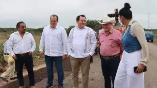 El Gobernador Joaquín Díaz Mena supervisó los trabajos de atención al tramo carretero Colonia Yucatán - El Cuyo