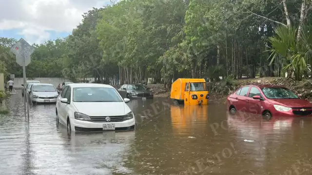  Fraccionamientos como Real Valencia, Kusamil, Paraíso Maya y Cielo Nuevo quedaron bajo el agua por más de cuatro horas.