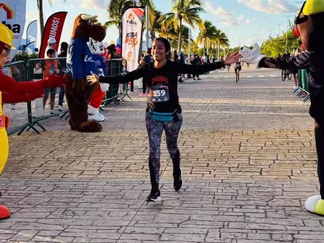 Desde adultos hasta niños participaron en la carrera