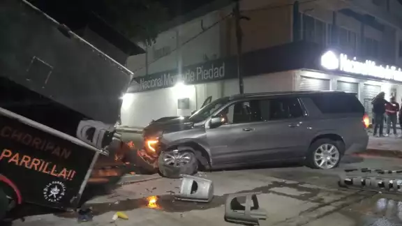 Un joven estrelló su Suburban y dejó pérdidas por más de 250 mil pesos Un joven estrelló su Suburban y dejó pérdidas por más de 250 mil pesos