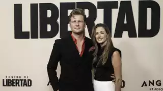 Alexander Acha presenta a André, su tercer hijo, en redes sociales