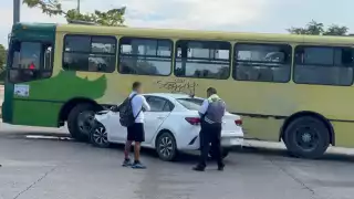 Conductor de camión huye tras provocar un accidente en  Playa del Carmen; reportan un lesionado