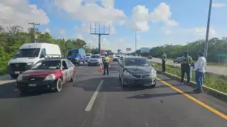 Accidente en carretera Cancún-Puerto Morelos deja un herido y genera tráfico 