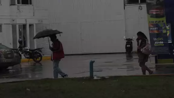 Se recomienda a la población cancunense el salir con precaución en caso de lluvias