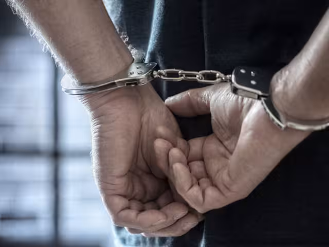 Elementos de la Guardia Nacional llevaron a cabo la detención en las instalaciones del AICM