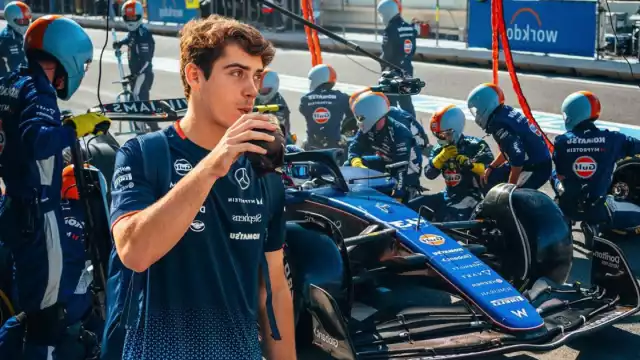 Colapinto protagonizó un momento curioso en los pits de Singapur
