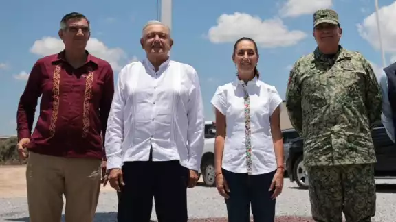 Claudia Sheinbaum acompañó al presidente Andrés Manuel López Obrador al Nuevo Centro de Aduanas de México en Nuevo Laredo, Tamaulipas Claudia Sheinbaum acompañó al presidente Andrés Manuel López Obrador al Nuevo Centro de Aduanas de México en Nuevo Laredo, Tamaulipas