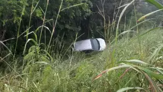 Una pareja resultó ilesa tras un accidente en la carretera federal Escárcega-Villahermosa