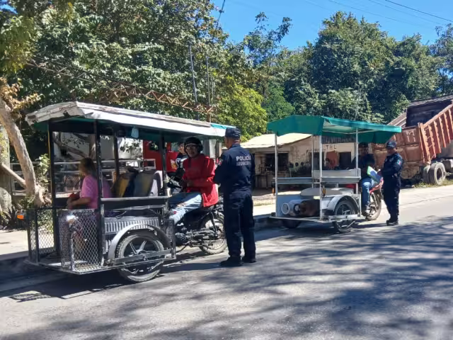 La SPSC instaló un filtro sorpresivo de revisión vehicular en la colonia Unidad Esfuerzo y Trabajo 2, en Escárcega.
