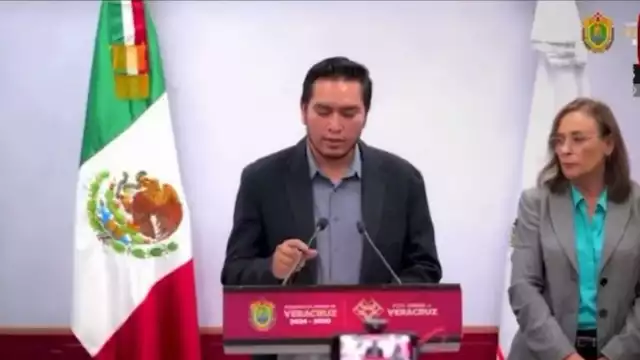 De acuerdo con la información oficial, Márquez Nava únicamente está titulado como médico cirujano y laboratorista químico