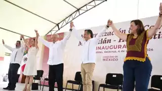 Andrés Manuel López Obrador inaugura el camino Minatitlán-Hidalgotitlán, en Veracruz