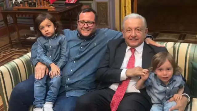 José Ramón López Beltrán con sus hijos y el presidente Andrés Manuel López Obrador
