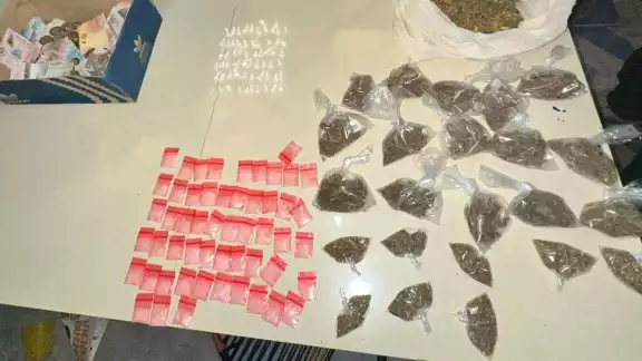 Encontraron más de 100 dosis de marihuana