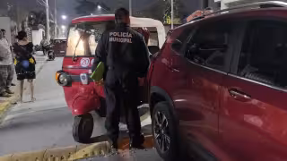 Incidente vial en Reforma sin lesionados; conductores acuerdan con aseguradoras