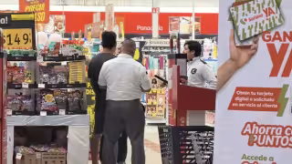 Hombre es retenido en Soriana Aviación por presunto intento de robo.