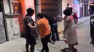 Paramédicos atendieron a un hombre lesionado en calles de la colonia Centro de Ciudad del Carmen.