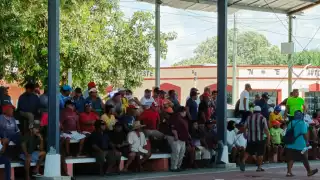 Una comisión de pescadores locales fungieron como la voz de la comunidad.