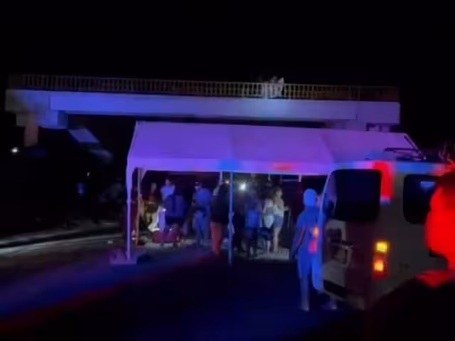 Los manifestantes exigen compromisos y soluciones a CFE.