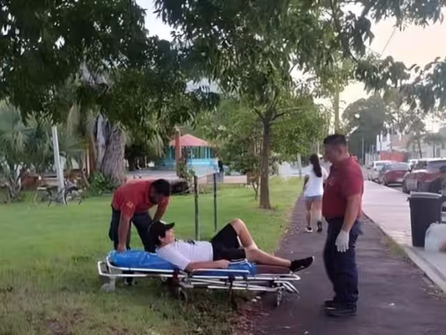 El hombre lesionado fue trasladado para recibir atención médica especializada.