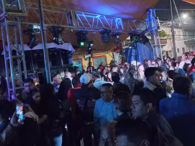 Prohíben realizar fiestas en la vía pública