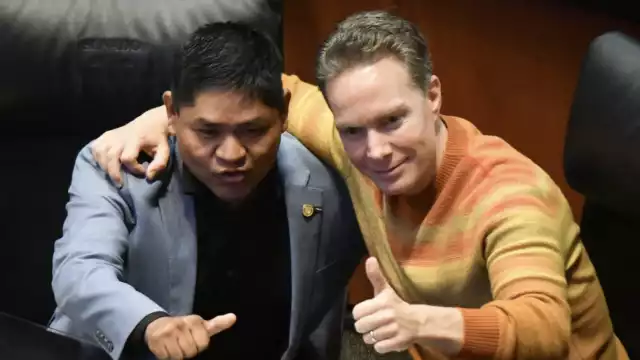 El también cantante rindió protesta este jueves