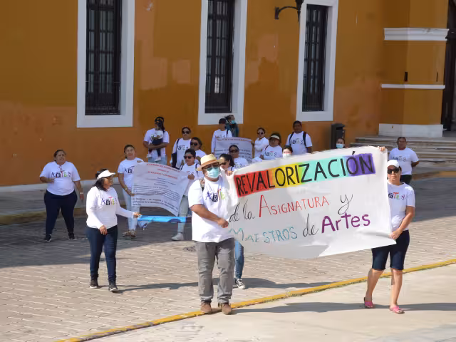 En lucha cerca de 60 maestros