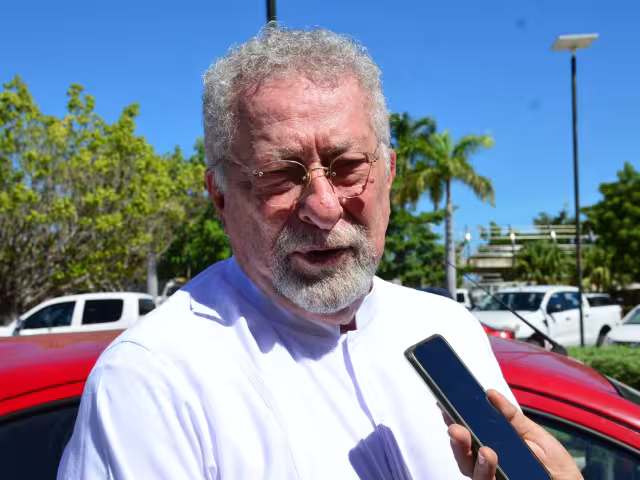 José Abud Flores, rector UAC