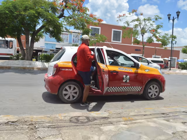 La petición es justificada, pero los taxistas primero tienen que renovar sus unidades