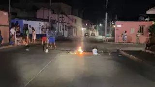 Falta de energía eléctrica genera "feria de bloqueos" en Ciudad del Carmen