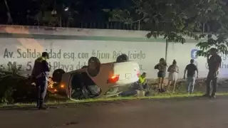 Volcadura en la avenida Colosio de Playa del Carmen no deja heridos