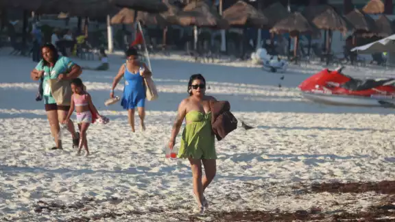 Se recomienda a la población quintanarroense mantenerse hidratada y protegerse del calor