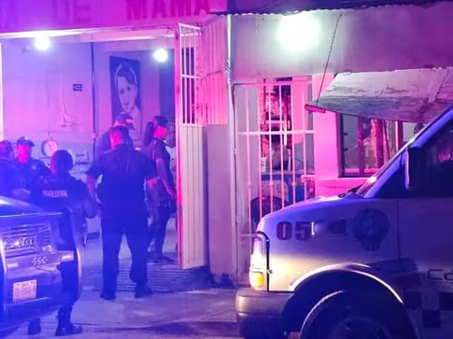 El atraco al negocio fue provocado por dos sujetos a bordo de una motocicleta