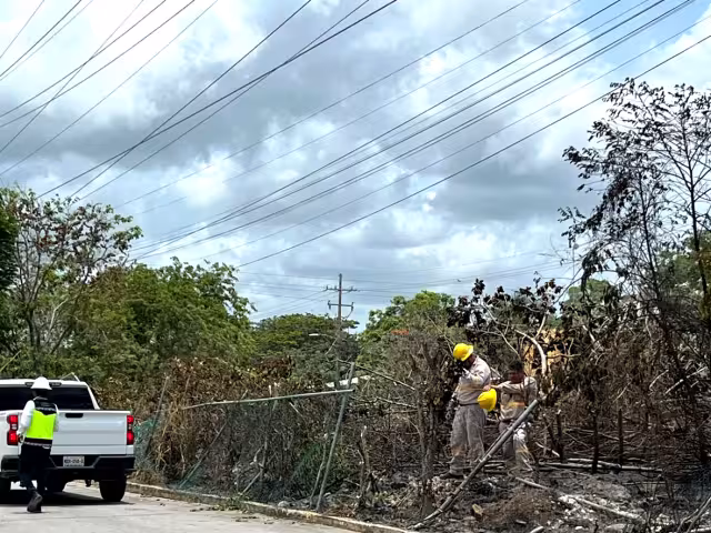 Aunque los vecinos notaron el incendio, no le prestaron atención, al ver que era pequeño; sin embargo, con el calor y la sequía se incrementó rápido