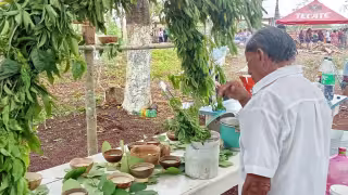 La ceremonia fue encabezada por el rezandero maya Teodoro Canul Balam y se realizó mayoritariamente en lengua materna.
