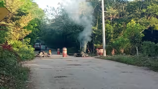 Habitantes de San Francisco bloquean accesos tras intento de extorsión armado.